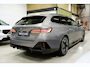 BMW i5 Touring eDrive40 84 kWh * SoH 96% - Trekhaak - Head Up - 360° - Stoelventilatie - Iconic Glow - ACC - Dodehoek *
