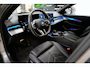 BMW i5 Touring eDrive40 84 kWh * SoH 96% - Trekhaak - Head Up - 360° - Stoelventilatie - Iconic Glow - ACC - Dodehoek *