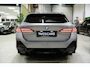 BMW i5 Touring eDrive40 84 kWh * SoH 96% - Trekhaak - Head Up - 360° - Stoelventilatie - Iconic Glow - ACC - Dodehoek *