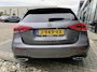 Mercedes-Benz A-klasse 180 AMG NIGHT PANO/SFEER/MEMORY/BURMESTER/ WIDESCREEN/NAVI/MATRIXLED/2XKEYLESS/CLIMA/STOELVERWARMING/S&S/SPORTZETELS - 1E. EIG - NL AUTO/KM = NAP