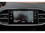 Peugeot 308 1.2 PureTech 130pk Allure - Apple CarPlay - Climate control - Cruise control - Navigatiesysteem - Parkeersensoren - Panoramadak - Trekhaak