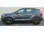 Volvo XC40 2.0 B3 Black Edition Plus 20” Wielen - Adaptive Cruise Control - Harman Kardon Audio - Climate - R7C0 Interieur – Camera achter - PDC voor en achter - Power seats links met memory - Two Tone