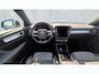 Volvo XC40 2.0 B3 Black Edition Plus 20” Wielen - Adaptive Cruise Control - Harman Kardon Audio - Climate - R7C0 Interieur – Camera achter - PDC voor en achter - Power seats links met memory - Two Tone
