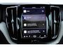 Volvo XC60 T6 Plug-in hybrid AWD Inscription Exclusive | Panoramadak | Stoel- en stuurverwarming | Parkeercamera | Elektrisch verstelbare stoelen | Trekhaak |