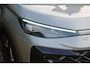 Volkswagen T-Roc 1.5 eTSi 150pk DSG R-Line - Adaptive cruise - Apple CarPlay - Achteruitrijcamera - Keyless entry - Stoelverwarming - Elektrische achterklep - Dodehoekdetectie - Parkeersensoren