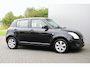 Suzuki Swift 1.3 Shogun VERSNELLINGSBAK MAAKT IETSJE LAWAAI