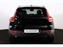 Volvo EX40 Extended Range Ultra Black Ed. 82 kWh - Panorama/schuifdak - IntelliSafe Assist & Surround - 360º Camera - Harman/Kardon audio - Verwarmde voorstoelen & stuur - Parkeersensoren voor & achter - Elektr. bedienb. voorstoelen met geheugen links - Draadloze tel. lader - Warmtepomp - Extra getint glas - Inklapbare trekhaak - 20' LMV
