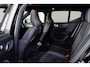 Volvo EX40 Extended Range Ultra Black Ed. 82 kWh - Panorama/schuifdak - IntelliSafe Assist & Surround - 360º Camera - Harman/Kardon audio - Verwarmde voorstoelen & stuur - Parkeersensoren voor & achter - Elektr. bedienb. voorstoelen met geheugen links - Draadloze tel. lader - Warmtepomp - Extra getint glas - Inklapbare trekhaak - 20' LMV