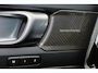 Volvo EX40 Extended Range Ultra Black Ed. 82 kWh - Panorama/schuifdak - IntelliSafe Assist & Surround - 360º Camera - Harman/Kardon audio - Verwarmde voorstoelen & stuur - Parkeersensoren voor & achter - Elektr. bedienb. voorstoelen met geheugen links - Draadloze tel. lader - Warmtepomp - Extra getint glas - Inklapbare trekhaak - 20' LMV