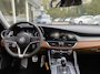 Alfa Romeo Giulia 2.0 T Q4 AWD Veloce / 280 Pk / NL-Auto / 1e-Eigenaar / Vol-Leder / Stuur -en Stoelverwarming / Elektr.-Stoelen met Geheugen / Flippers / Cruise-Control / Climate-Control /Radio-Bluetooth / Navi / PDC V+A / 18'' LMV / Inclusief Winterset LMV! / ENZ.