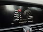 Alfa Romeo Giulia 2.0 T Q4 AWD Veloce / 280 Pk / NL-Auto / 1e-Eigenaar / Vol-Leder / Stuur -en Stoelverwarming / Elektr.-Stoelen met Geheugen / Flippers / Cruise-Control / Climate-Control /Radio-Bluetooth / Navi / PDC V+A / 18'' LMV / Inclusief Winterset LMV! / ENZ.