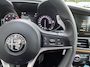 Alfa Romeo Giulia 2.0 T Q4 AWD Veloce / 280 Pk / NL-Auto / 1e-Eigenaar / Vol-Leder / Stuur -en Stoelverwarming / Elektr.-Stoelen met Geheugen / Flippers / Cruise-Control / Climate-Control /Radio-Bluetooth / Navi / PDC V+A / 18'' LMV / Inclusief Winterset LMV! / ENZ.