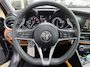 Alfa Romeo Giulia 2.0 T Q4 AWD Veloce / 280 Pk / NL-Auto / 1e-Eigenaar / Vol-Leder / Stuur -en Stoelverwarming / Elektr.-Stoelen met Geheugen / Flippers / Cruise-Control / Climate-Control /Radio-Bluetooth / Navi / PDC V+A / 18'' LMV / Inclusief Winterset LMV! / ENZ.