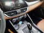 Alfa Romeo Giulia 2.0 T Q4 AWD Veloce / 280 Pk / NL-Auto / 1e-Eigenaar / Vol-Leder / Stuur -en Stoelverwarming / Elektr.-Stoelen met Geheugen / Flippers / Cruise-Control / Climate-Control /Radio-Bluetooth / Navi / PDC V+A / 18'' LMV / Inclusief Winterset LMV! / ENZ.