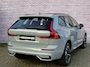 Volvo XC60 T6 350 pk Plug-in hybrid AWD Ultra Dark | SOH 100 % | Facelift | Head-up Display | Full-Led | Schuif-/Kanteldak | Adaptieve Cruise Control | Trekhaak 2.250 kg | BLIS | 360° Camera | Stoel-/Stuurverwarming | 20" |