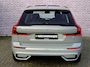 Volvo XC60 T6 350 pk Plug-in hybrid AWD Ultra Dark | SOH 100 % | Facelift | Head-up Display | Full-Led | Schuif-/Kanteldak | Adaptieve Cruise Control | Trekhaak 2.250 kg | BLIS | 360° Camera | Stoel-/Stuurverwarming | 20" |