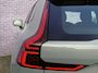Volvo XC60 T6 350 pk Plug-in hybrid AWD Ultra Dark | SOH 100 % | Facelift | Head-up Display | Full-Led | Schuif-/Kanteldak | Adaptieve Cruise Control | Trekhaak 2.250 kg | BLIS | 360° Camera | Stoel-/Stuurverwarming | 20" |