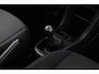 Volkswagen Up! 1.0 BMT Move Up!/ Facelift!/ 17'' LMV/ PDC/ Maps + More/ Airco/ C.V. Afstand/ Elek. pakket/ Isofix/ Bluetooth/ LED Dagrijverl./ Getint glas.
