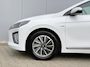 Hyundai Ioniq Premium Sky EV 38 kWh | Stoel verwarming voor en achter | Stuurverwarming | Stoelverkoeling voor | Electrisch schuif kantel dak | All-season banden | Achteruitrijcamera | Cruise Control | Airco | Apple Carplay/Android Auto | Bestuurdersstoel met geheugen functie |