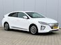 Hyundai Ioniq Premium Sky EV 38 kWh | Stoel verwarming voor en achter | Stuurverwarming | Stoelverkoeling voor | Electrisch schuif kantel dak | All-season banden | Achteruitrijcamera | Cruise Control | Airco | Apple Carplay/Android Auto | Bestuurdersstoel met geheugen functie |