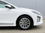 Hyundai Ioniq Premium Sky EV 38 kWh | Stoel verwarming voor en achter | Stuurverwarming | Stoelverkoeling voor | Electrisch schuif kantel dak | All-season banden | Achteruitrijcamera | Cruise Control | Airco | Apple Carplay/Android Auto | Bestuurdersstoel met geheugen functie |