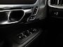 Volvo V90 Cross Country 2.0 T6 Deluxe 320Pk Automaat (PANORAMADAK, BOWERS&WILKINS, MEMORY SEATS, STOELVERWARMING/KOELING, CAMERA, HEAD-UP DISPLAY, GETINT GLAS, KEYLESS, LEDER, NIEUWSTAAT)