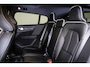 Volvo EC40 Plus Europa 70 kWh - Panoramadak - IntelliSafe Assist & Surround - Harman/Kardon audio - Parkeercamera achter - Verwarmde voorstoelen, stuur & achterbank - Parkeersensoren voor & achter - Elektr. bedienb. voorstoelen met geheugen links - Draadloze tel. lader - Warmtepomp - Extra getint glas - 19' LMV
