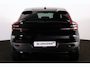 Volvo EC40 Plus Europa 70 kWh - Panoramadak - IntelliSafe Assist & Surround - Harman/Kardon audio - Parkeercamera achter - Verwarmde voorstoelen, stuur & achterbank - Parkeersensoren voor & achter - Elektr. bedienb. voorstoelen met geheugen links - Draadloze tel. lader - Warmtepomp - Extra getint glas - 19' LMV