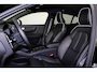 Volvo EC40 Plus Europa 70 kWh - Panoramadak - IntelliSafe Assist & Surround - Harman/Kardon audio - Parkeercamera achter - Verwarmde voorstoelen, stuur & achterbank - Parkeersensoren voor & achter - Elektr. bedienb. voorstoelen met geheugen links - Draadloze tel. lader - Warmtepomp - Extra getint glas - 19' LMV