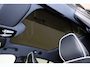 Volvo EC40 Plus Europa 70 kWh - Panoramadak - IntelliSafe Assist & Surround - Harman/Kardon audio - Parkeercamera achter - Verwarmde voorstoelen, stuur & achterbank - Parkeersensoren voor & achter - Elektr. bedienb. voorstoelen met geheugen links - Draadloze tel. lader - Warmtepomp - Extra getint glas - 19' LMV