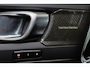 Volvo EC40 Plus Europa 70 kWh - Panoramadak - IntelliSafe Assist & Surround - Harman/Kardon audio - Parkeercamera achter - Verwarmde voorstoelen, stuur & achterbank - Parkeersensoren voor & achter - Elektr. bedienb. voorstoelen met geheugen links - Draadloze tel. lader - Warmtepomp - Extra getint glas - 19' LMV