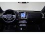 Volvo EC40 Plus Europa 70 kWh - Panoramadak - IntelliSafe Assist & Surround - Harman/Kardon audio - Parkeercamera achter - Verwarmde voorstoelen, stuur & achterbank - Parkeersensoren voor & achter - Elektr. bedienb. voorstoelen met geheugen links - Draadloze tel. lader - Warmtepomp - Extra getint glas - 19' LMV