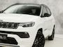 Jeep Compass 4xe 240 Plug-in Hybrid Electric S 240Pk Automaat (APPLE CARPLAY, SOH 95,3%, ALPINE AUDIO, 360 CAMERA, LEDER, SPORTSTOELEN, ADAPTIVE CRUISE, GETINT GLAS, KEYLESS, NIEUWSTAAT)
