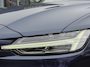 Volvo V60 T6 350PK Plug-in hybrid AWD Ultra Dark | BLIS | B&W | HUD | Pano | 360 Camera | ACC | Keyless | Massage + geventileerde & verwarmde stoelen |
