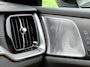 Volvo V60 T6 350PK Plug-in hybrid AWD Ultra Dark | BLIS | B&W | HUD | Pano | 360 Camera | ACC | Keyless | Massage + geventileerde & verwarmde stoelen |