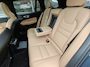 Volvo V60 T6 350PK Plug-in hybrid AWD Ultra Dark | BLIS | B&W | HUD | Pano | 360 Camera | ACC | Keyless | Massage + geventileerde & verwarmde stoelen |