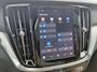 Volvo V60 T6 350PK Plug-in hybrid AWD Ultra Dark | BLIS | B&W | HUD | Pano | 360 Camera | ACC | Keyless | Massage + geventileerde & verwarmde stoelen |