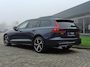 Volvo V60 T6 350PK Plug-in hybrid AWD Ultra Dark | BLIS | B&W | HUD | Pano | 360 Camera | ACC | Keyless | Massage + geventileerde & verwarmde stoelen |