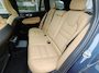 Volvo V60 T6 350PK Plug-in hybrid AWD Ultra Dark | BLIS | B&W | HUD | Pano | 360 Camera | ACC | Keyless | Massage + geventileerde & verwarmde stoelen |