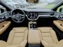 Volvo V60 T6 350PK Plug-in hybrid AWD Ultra Dark | BLIS | B&W | HUD | Pano | 360 Camera | ACC | Keyless | Massage + geventileerde & verwarmde stoelen |