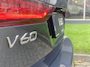 Volvo V60 T6 350PK Plug-in hybrid AWD Ultra Dark | BLIS | B&W | HUD | Pano | 360 Camera | ACC | Keyless | Massage + geventileerde & verwarmde stoelen |