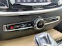 Volvo V60 T6 350PK Plug-in hybrid AWD Ultra Dark | BLIS | B&W | HUD | Pano | 360 Camera | ACC | Keyless | Massage + geventileerde & verwarmde stoelen |