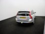Volvo V50 2.0 Sport Bluetooth, Cruise control, Regensensor, Dimlichten automatisch, Een stijlvolle en sportieve stationwagen die bekendstaat om zijn degelijke bouwkwaliteit, comfort en Scandinavische uitstraling. De 2.0-liter benzinemotor biedt prettige prestaties en maakt d