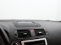 Volvo V50 2.0 Sport Bluetooth, Cruise control, Regensensor, Dimlichten automatisch, Een stijlvolle en sportieve stationwagen die bekendstaat om zijn degelijke bouwkwaliteit, comfort en Scandinavische uitstraling. De 2.0-liter benzinemotor biedt prettige prestaties en maakt d