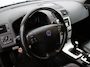 Volvo V50 2.0 Sport Bluetooth, Cruise control, Regensensor, Dimlichten automatisch, Een stijlvolle en sportieve stationwagen die bekendstaat om zijn degelijke bouwkwaliteit, comfort en Scandinavische uitstraling. De 2.0-liter benzinemotor biedt prettige prestaties en maakt d
