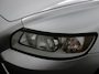 Volvo V50 2.0 Sport Bluetooth, Cruise control, Regensensor, Dimlichten automatisch, Een stijlvolle en sportieve stationwagen die bekendstaat om zijn degelijke bouwkwaliteit, comfort en Scandinavische uitstraling. De 2.0-liter benzinemotor biedt prettige prestaties en maakt d