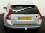 Volvo V50 2.0 Sport Bluetooth, Cruise control, Regensensor, Dimlichten automatisch, Een stijlvolle en sportieve stationwagen die bekendstaat om zijn degelijke bouwkwaliteit, comfort en Scandinavische uitstraling. De 2.0-liter benzinemotor biedt prettige prestaties en maakt d