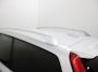 Volvo V50 2.0 Sport Bluetooth, Cruise control, Regensensor, Dimlichten automatisch, Een stijlvolle en sportieve stationwagen die bekendstaat om zijn degelijke bouwkwaliteit, comfort en Scandinavische uitstraling. De 2.0-liter benzinemotor biedt prettige prestaties en maakt d