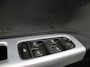 Volvo V50 2.0 Sport Bluetooth, Cruise control, Regensensor, Dimlichten automatisch, Een stijlvolle en sportieve stationwagen die bekendstaat om zijn degelijke bouwkwaliteit, comfort en Scandinavische uitstraling. De 2.0-liter benzinemotor biedt prettige prestaties en maakt d