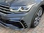 Volkswagen Tiguan 1.4 TSI eHybrid 2X R-Line / 245 PK/ AUTOMAAT/ TREKHAAK/ PANO/ KEYLESS/ DIGITAL DASH/ HEAD-UP DISPLAY/ NAVI/ APP-CONNECT/ PARK. SENSOREN/ CLIMA/ STOELVERWARMING/ 20" LMV